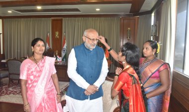 पालघर येथील आदिवासी महिला, ब्रह्माकुमारी यांच्याकडून राज्यपाल राधाकृष्णन यांना राखी